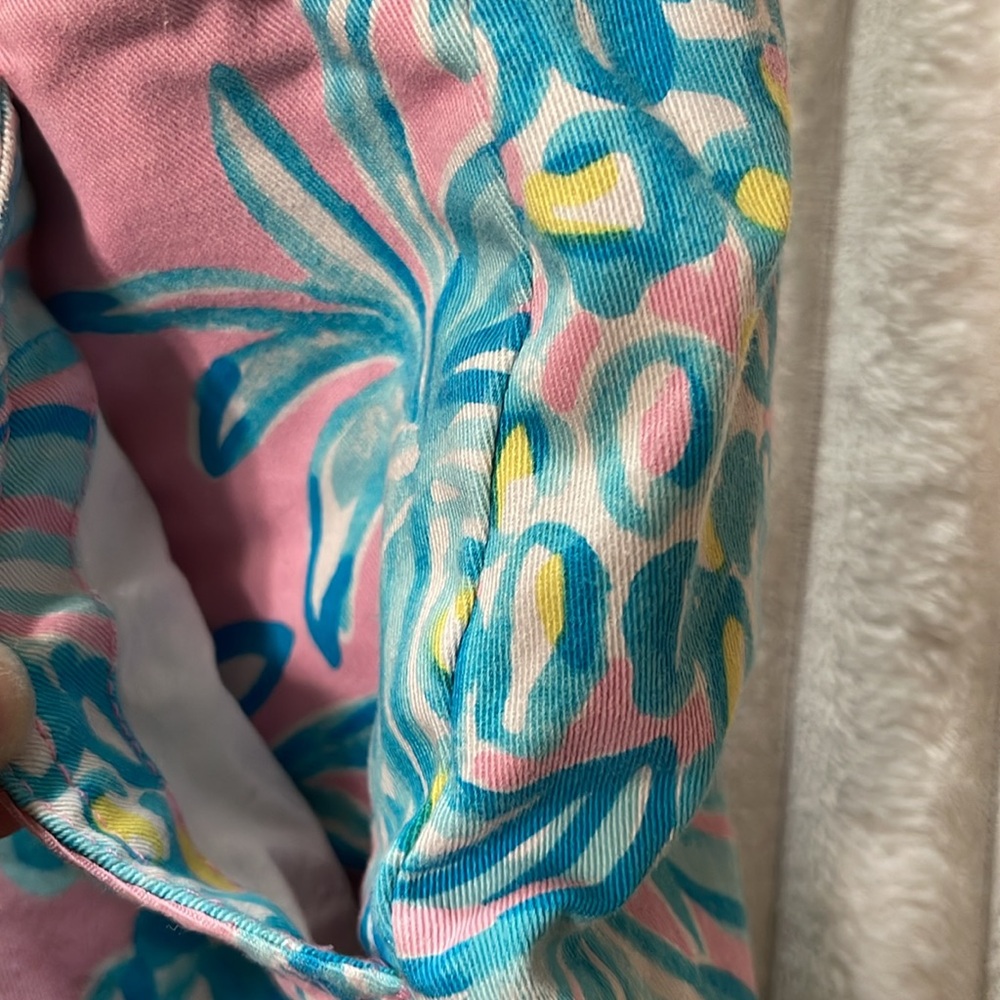 Lilly Pulitzer Scalloped Shorts | Size 00 - Picture 4 of 7